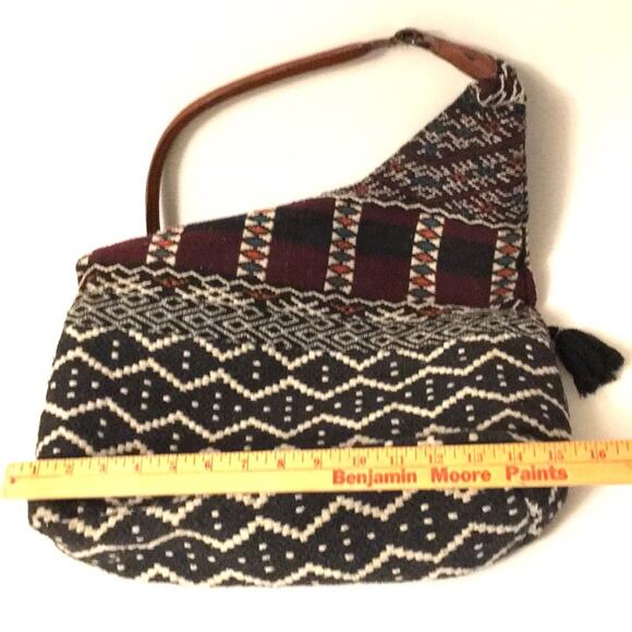 Boho rustic shoulder bag tassels decor magnetic - Picture 9 of 10